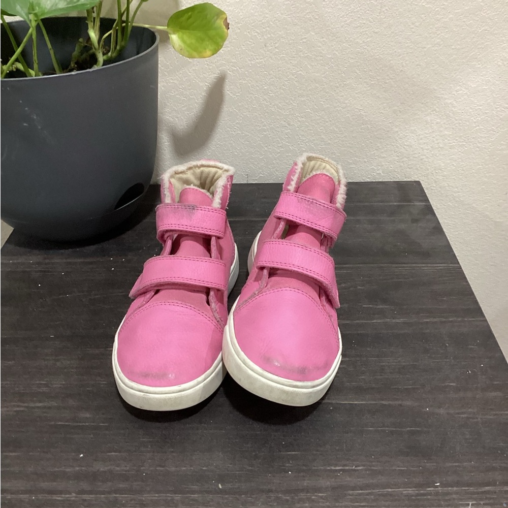 Kids Pink Velcro Shoes UGG OS girl Fast shipping 💨💨
